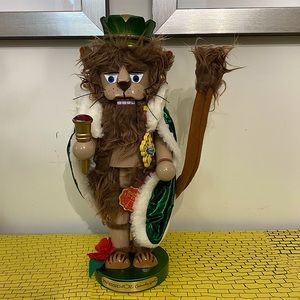The Cowardly Lion Nutcracker *Sold in original box*